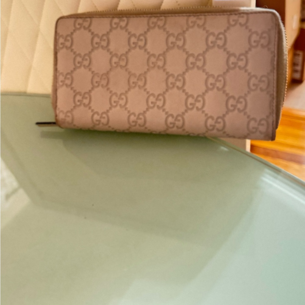 Rare Gucci Guccissima Zip Around Wallet in Off White / Taupe